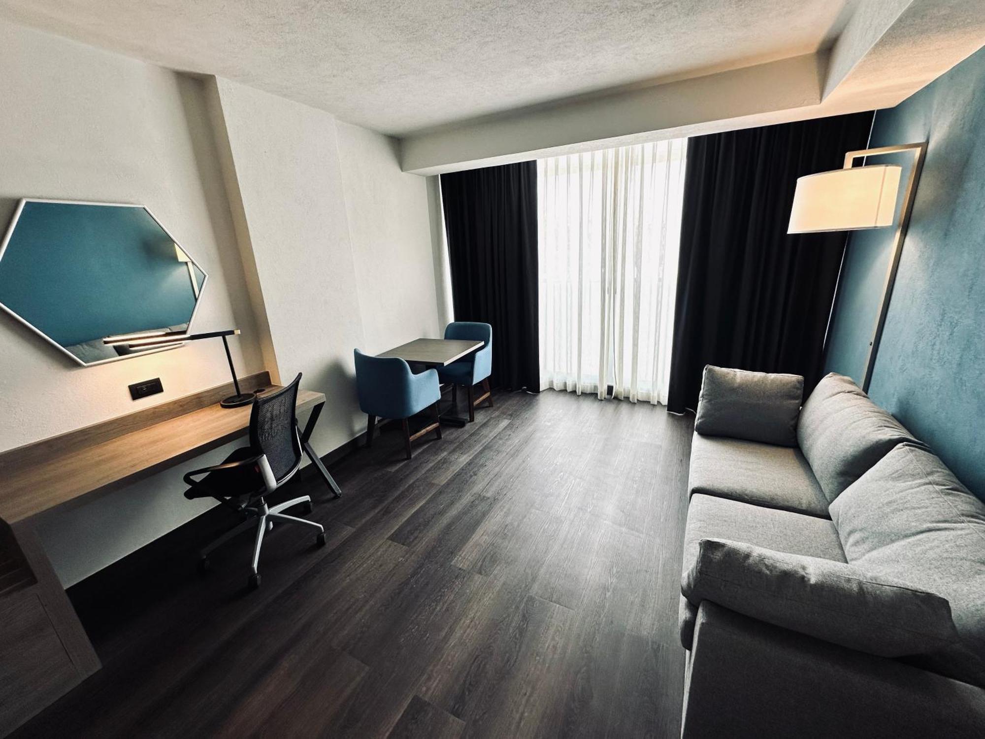 Holiday Inn Express Guadalajara Expo By Ihg Zapopan Exterior photo